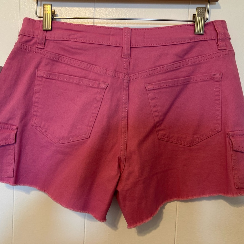 Pink cargo shorts - Picture 3 of 3